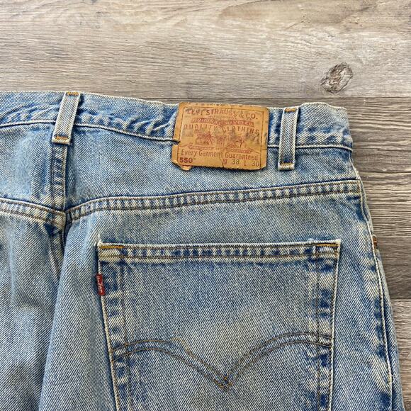 Vintage 90s Levis 550 Faded Blue Red Tab Mens 37x30 Relaxed Fit Denim Jeans - Picture 4 of 13
